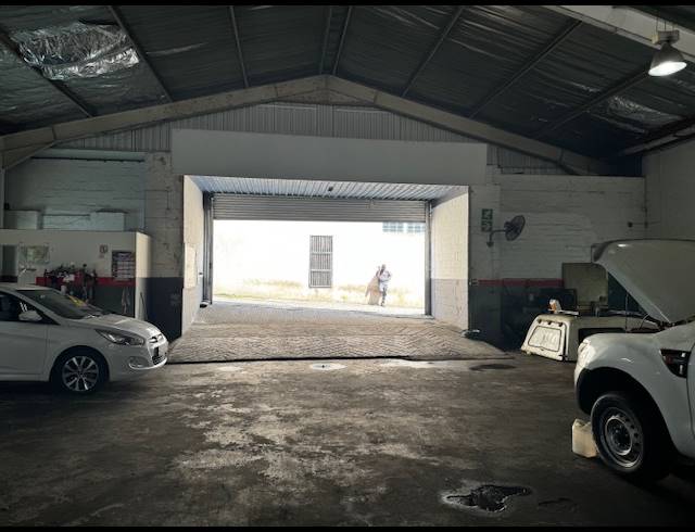 180M² WAREHOUSE TO LET IN WINDERMERE